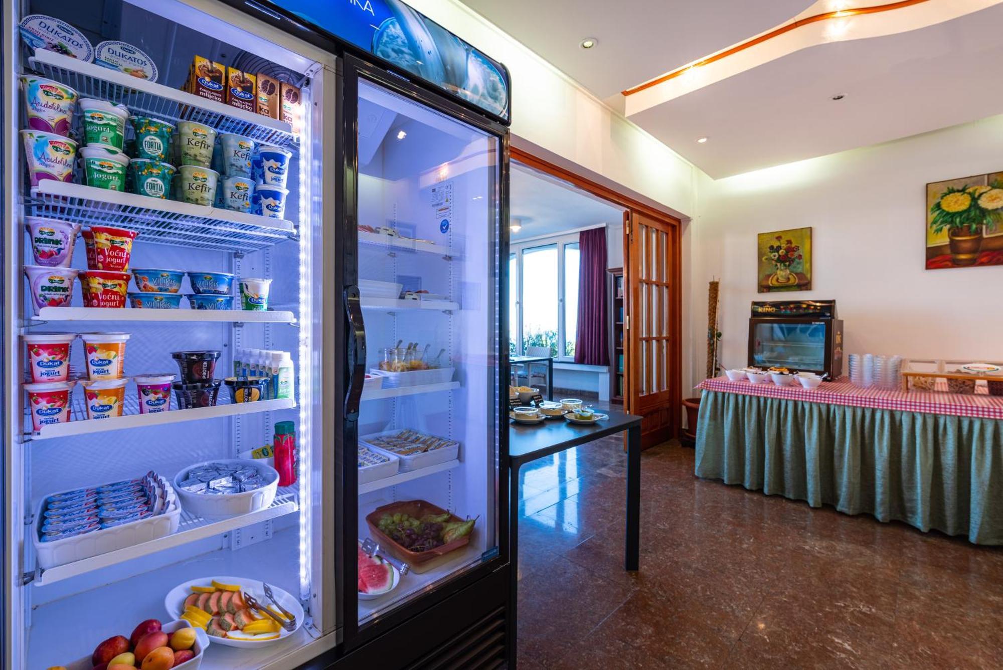 Hotel Vicko Starigrad Paklenica Exterior photo